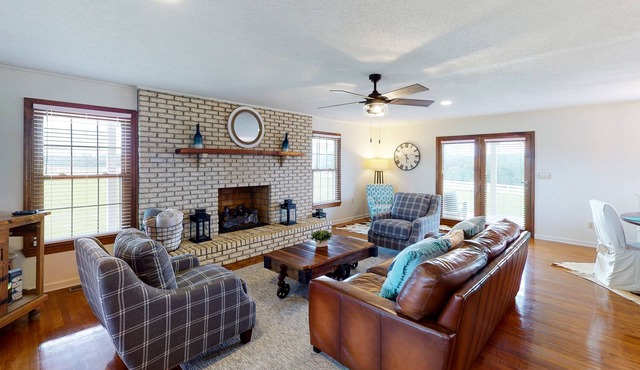 Dog-friendly farmhouse with hot tub, private W/D, gas fireplace, and central AC