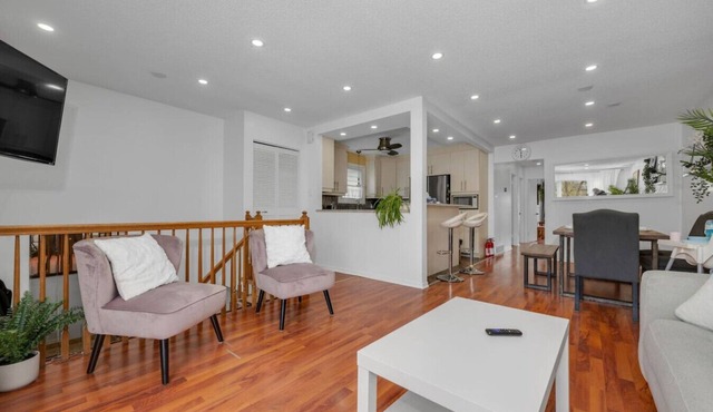 Dog Friendly+Free Parking+Play Pen+15m to DT