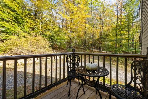 Dog Friendly Getaway, Fire pit & Yard