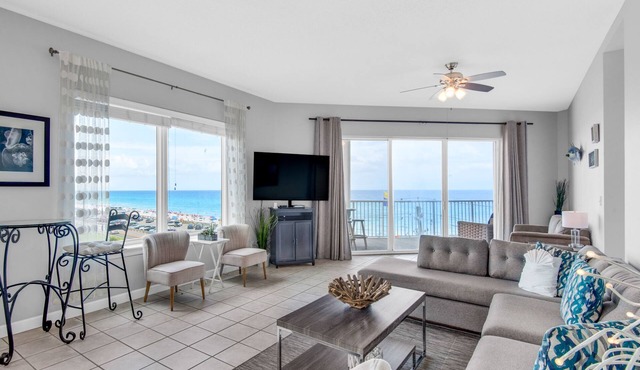 Dog Friendly, Gorgeous Water Views, Beach Service, Pool