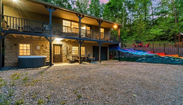 Dog Friendly! Great Location! 2 miles to Dollywood