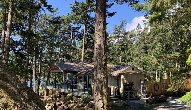 Dog friendly hideout next door to Doe Bay Resort on Washington's Orcas Island
