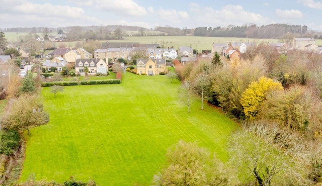 Dog friendly holiday cottage in the Cotswolds with cinema room and superb garden - Landgate House