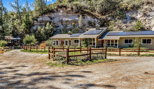 Dog-friendly home and studio with private hot tub, central AC, and pool table