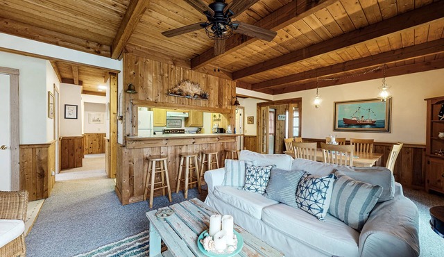 Dog friendly home by river with WiFi, hot tub, fireplace, washer/dryer