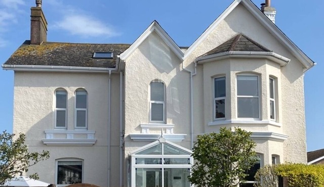 Dog friendly home close to Exmouth beach and town