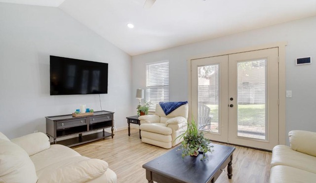 Dog-Friendly Home in The Woodlands with Fenced Yard!
