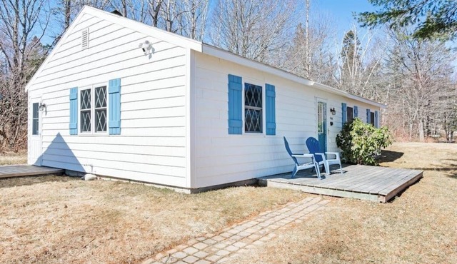 Dog-friendly home in great locale close to the ocean with yard, streaming, W/D