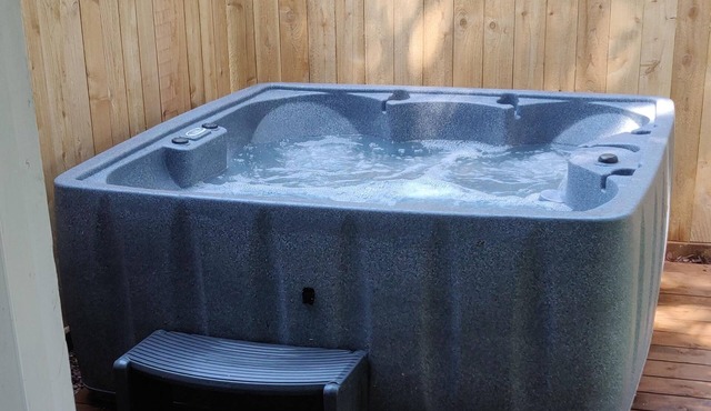 Dog-friendly home near the beach - private hot tub, wood-burning fireplace & W/D