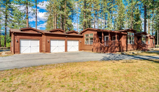 Dog-friendly home on 200 acres with great deck, fishing ponds & river access