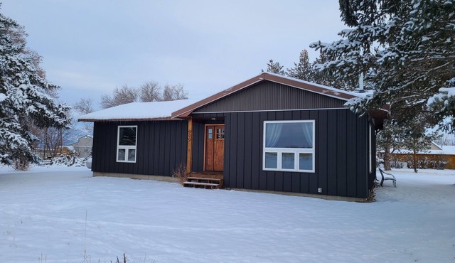 Dog-friendly home on 2 acres with mtn. views, close to town; all new inside