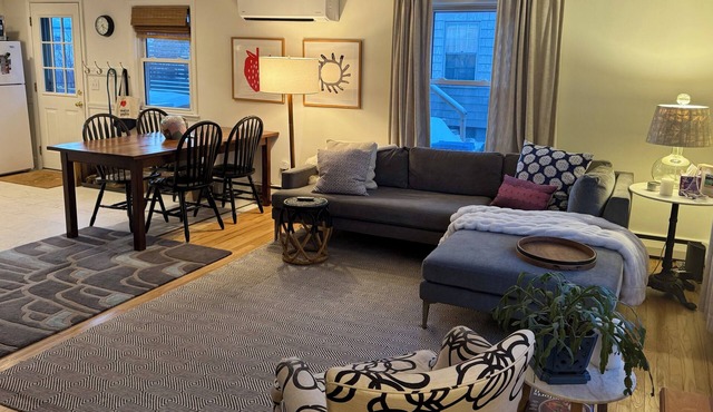 Dog-friendly home to yourself - only 7 minutes to downtown Portland