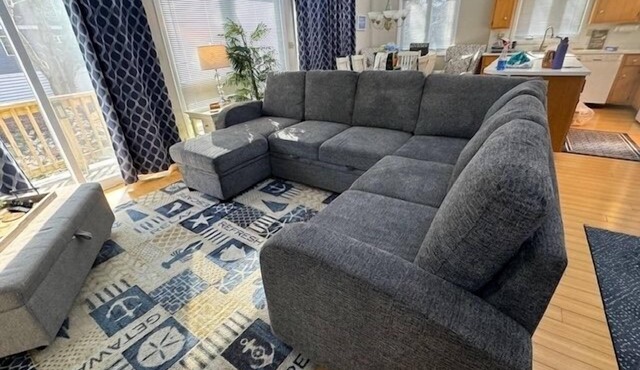 Dog-friendly home close to the beach w/balcony, wood fireplace, gas grill, AC