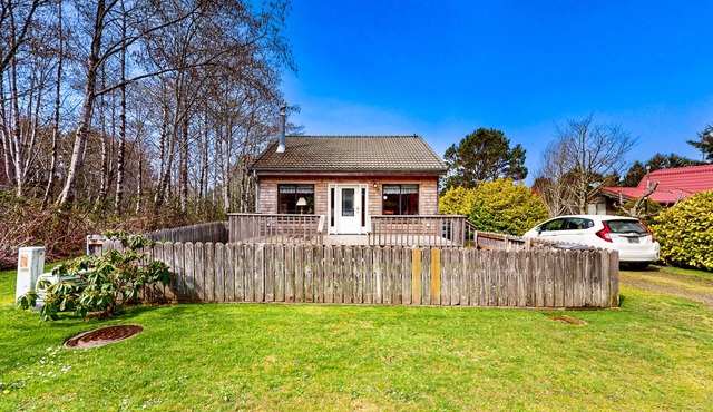 Dog-friendly home with fireplace & 3 decks - half a mile to the beach