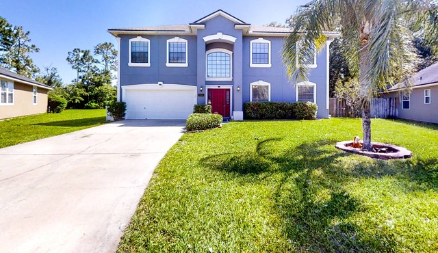 Dog-friendly home with patio, grill, board games, & AC - convenient to airport