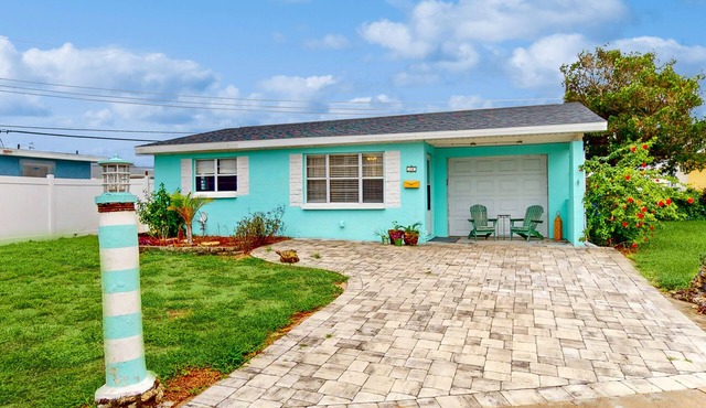 Dog-friendly home with enclosed yard, patio, W/D, & central AC - walk to beach