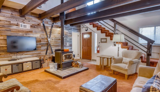Dog-friendly home with washer&dryer & wood stove