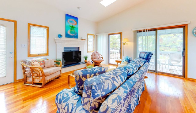 Dog-friendly home on the canal with beach gear and grill - 1.5 blocks to beach