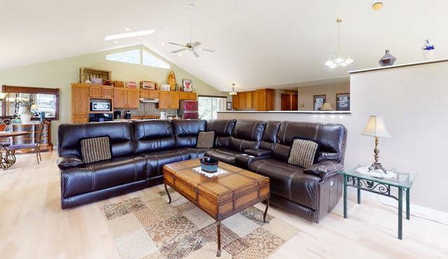 Dog-friendly home w/bay views - easy access to the river & in-town convenience