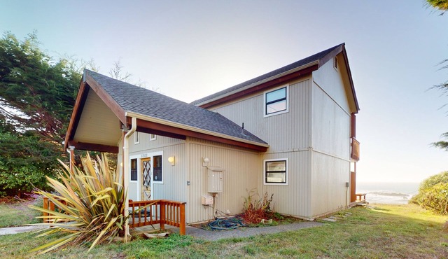 Dog-Friendly Home w/Ocean Views, Private Hot Tub, Washer/Dryer, and Free WiFi