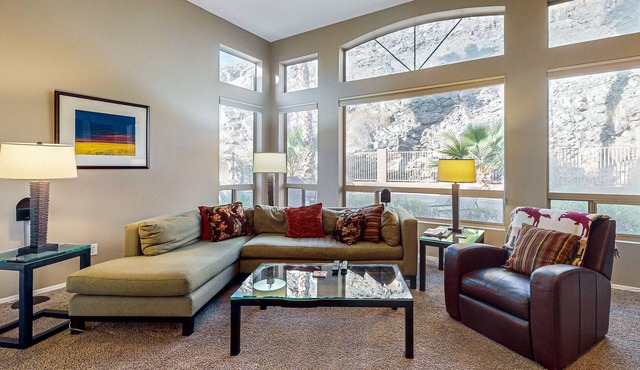Dog-friendly home w/outdoor pool & firepit, near the top of South Mountain