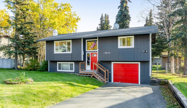 Dog-friendly home with a fenced yard, putting green, & shared washer/dryer