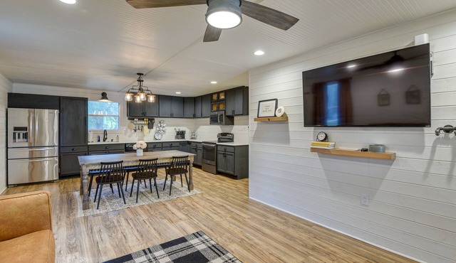 Dog-Friendly Home w/Yard & Fire Pit in Midlothian