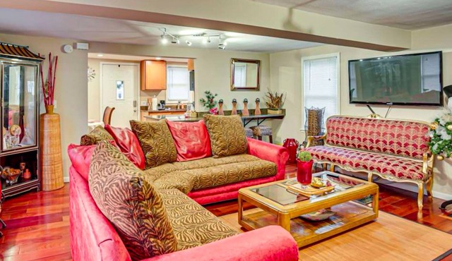 Dog-friendly home with unique decor, meditation room, firepit, patio & fireplace