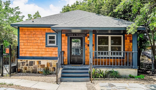 Dog-friendly home with large patio, W/D & central AC