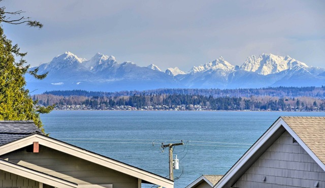 Dog-Friendly Home w/Views by Birch Bay Park!