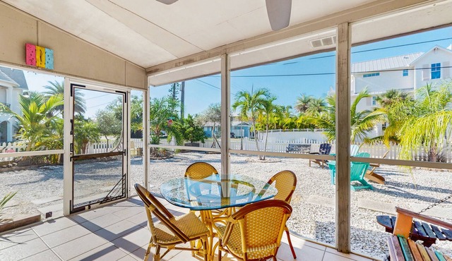 Dog friendly home with lanai, internet, and perfect location