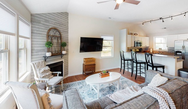 Dog-friendly home with hot tub, central AC & washer/dryer - snowbird-friendly