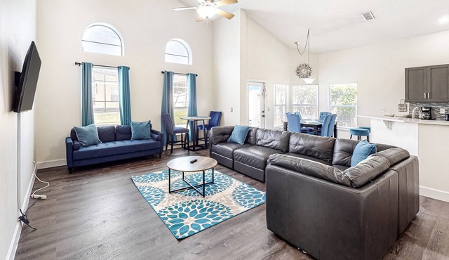 Dog-friendly home with private pool, fast WiFi, AC & washer/dryer - near Disney