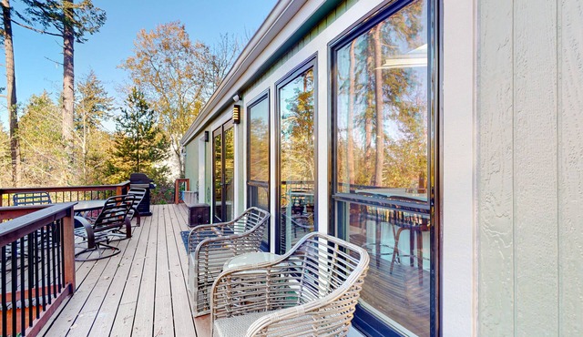 Dog-friendly home with bay-view deck, grill & fireplace - walk to Kukutali Trail