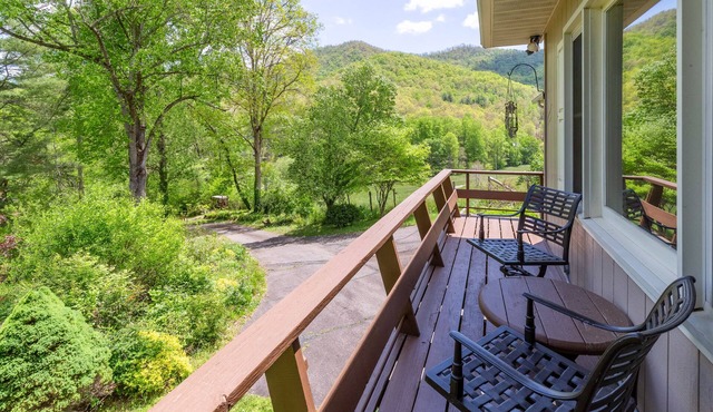 Dog-friendly home with a firepit, fireplace, grill, pool table, & air hockey