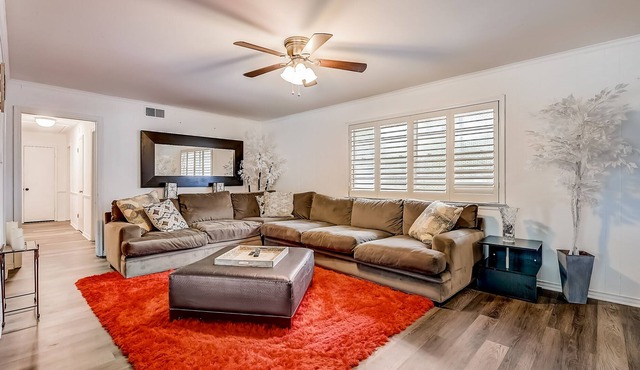 Dog-friendly home with guest house, private pool, grill, pool table, hot tub, AC