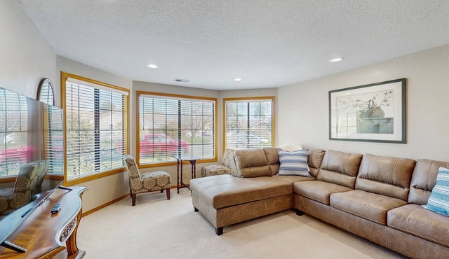 Dog-friendly home with large private yard & bbq - close to beach & hiking