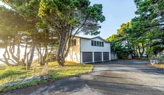 Dog-friendly home with ocean views, high-speed WiFi, and wood-burning fireplace