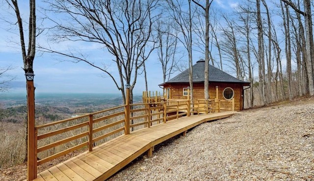 Dog-friendly home with panoramic mountain views, wifi, and outdoor patio