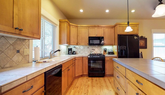 Dog-friendly home with private hot tub, sauna, furnished patio & fenced yard