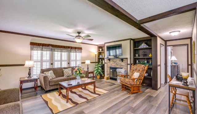 Dog-Friendly Home with Mtn Views in Chilhowie!
