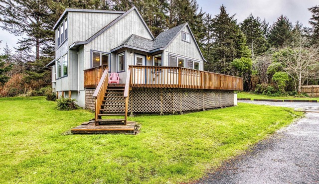 Dog-Friendly Home with Wood-Burning Fireplace and Ocean Views - Near the beach