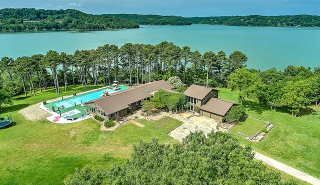 Dog-friendly home with lake views, washer/dryer, pool, basketball & fireplace