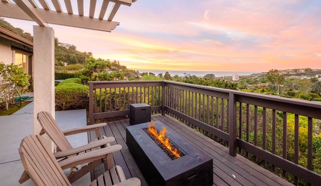 Dog-friendly home with amazing ocean view, private hot tub, deck & firepit
