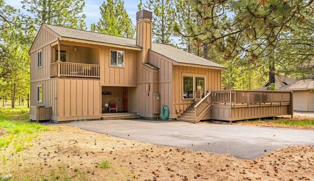 Dog-friendly home with private hot tub, pool access, & central AC - SHARC passes