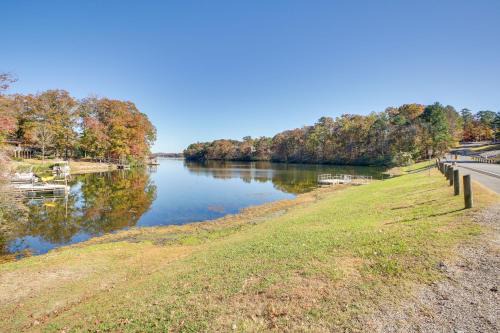 Dog Friendly! Hot Springs Condo with Private Balcony