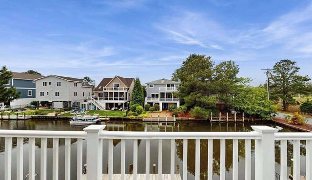 Dog-friendly house with bay views, spacious layout, & family-friendly amenities