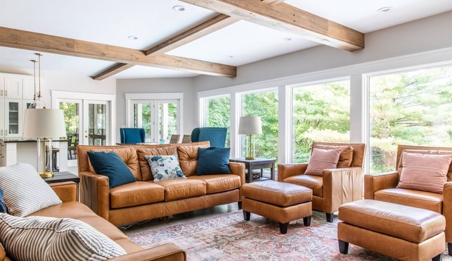 Dog-friendly house with private heated outdoor pool, hot tub & Ping-Pong