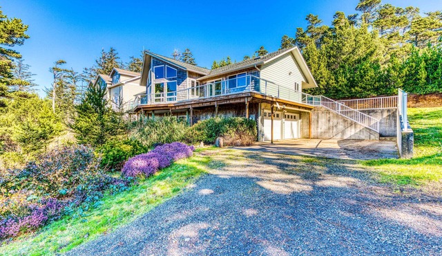 Dog-friendly house with ocean & mountain views - easy beach & park access, game room