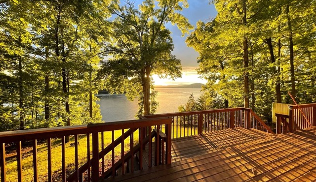 Dog Friendly Lakefront Cabin with Amazing Sunset Views & New Boat dock.